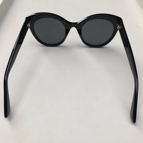 GUCCI Sunglasses - Picture 4 of 9